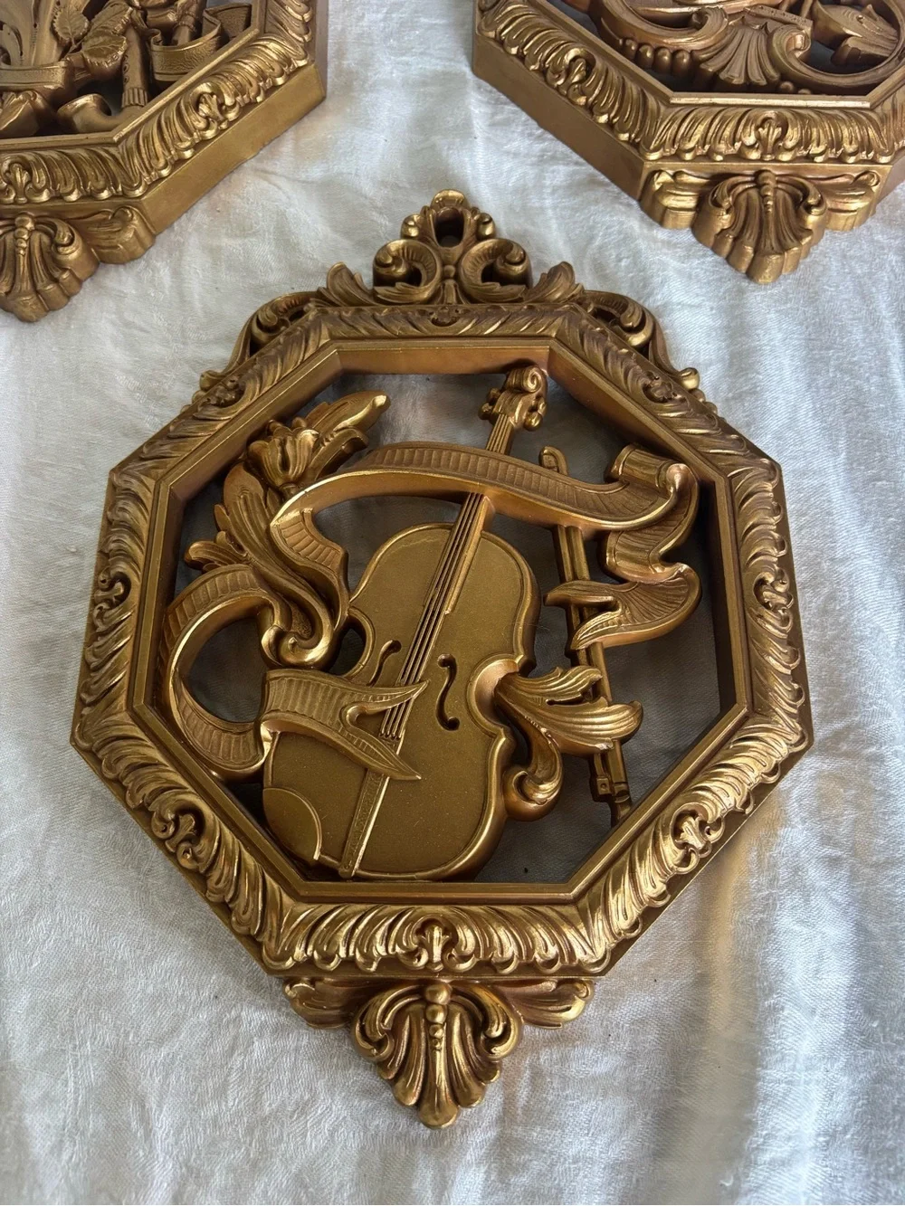 HOMCO Musical Wall Plaque Set - Decorative Home Wall Art